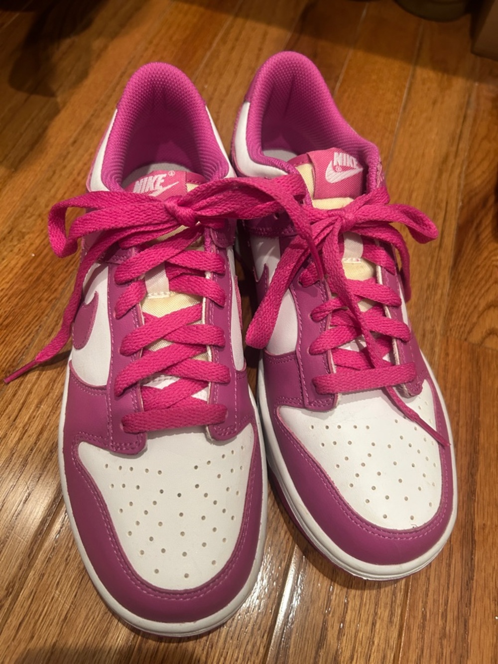 Nike Women’s Fuchsia and White Low-Top Sneakers size 7